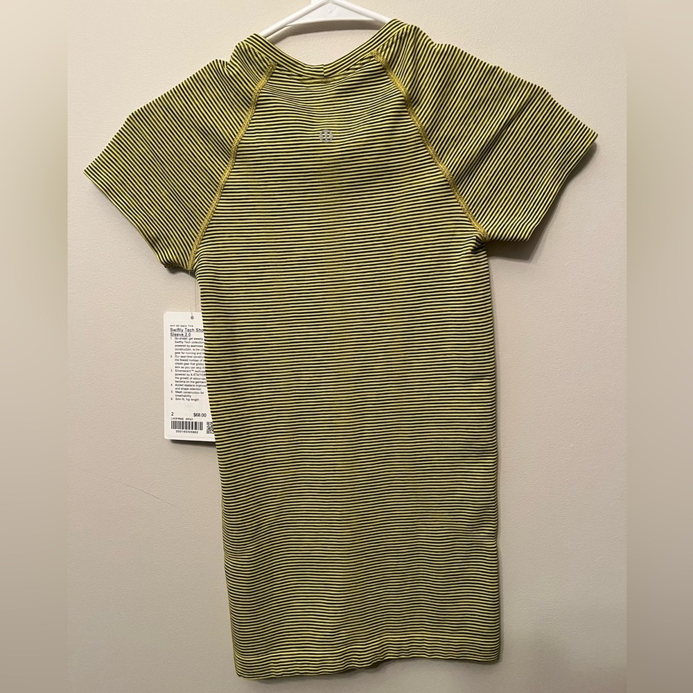 NWT Lululemon Swiftly Tech 2.0 Size 2 Yellow & Black Athletic Shirt (fitted) - Picture 2 of 9